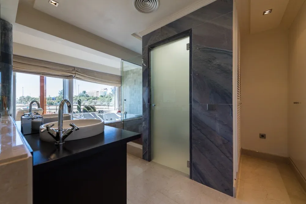 Dom w pierwszej linii brzegowej z niezależnym apartamentem w San Agustín