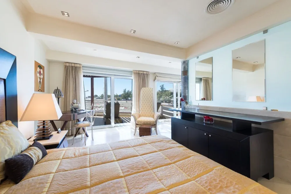 Dom w pierwszej linii brzegowej z niezależnym apartamentem w San Agustín