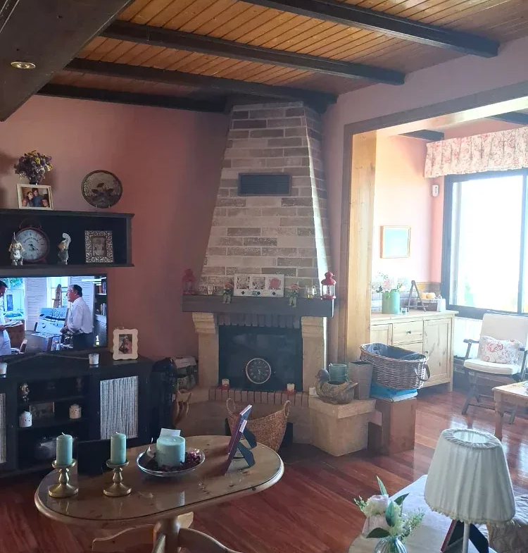 Górski dom z działką 1151 m² i panoramicznym widokiem w Hoya del Gamonal