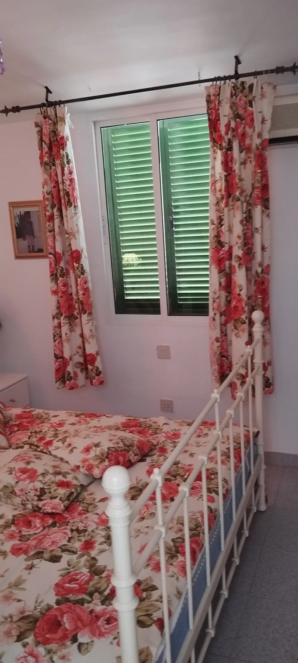 32 Umeblowany dom narożny z ogrodem i tarasem w San Fernando