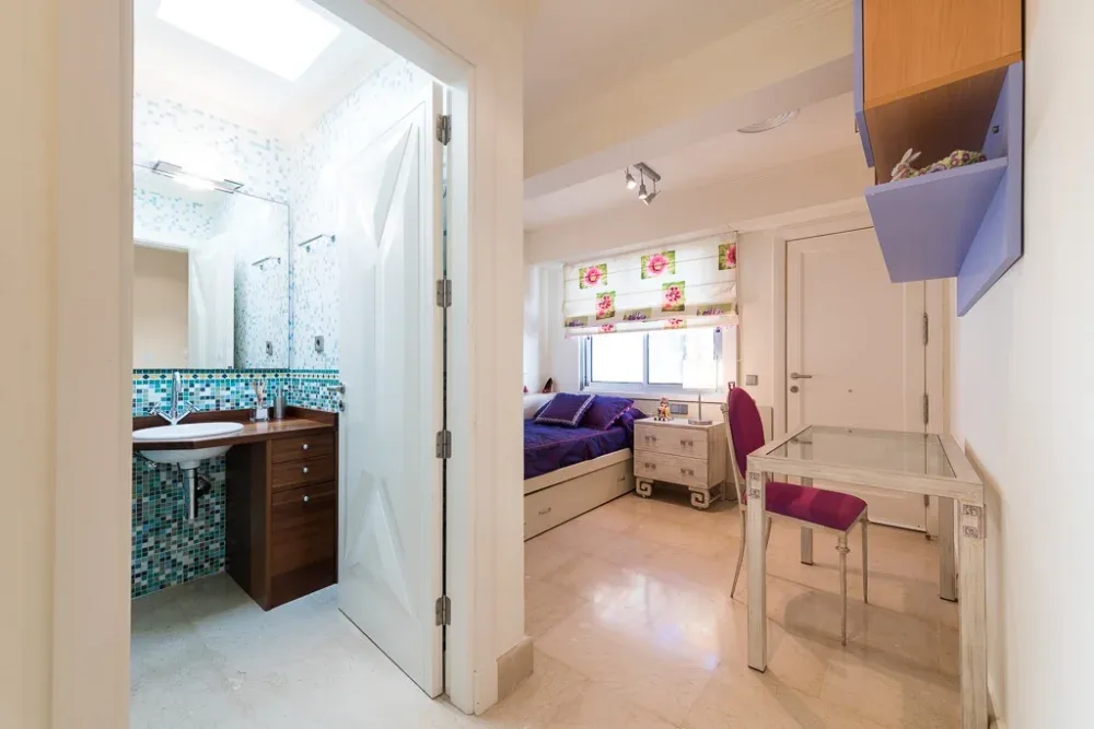 Dom w pierwszej linii brzegowej z niezależnym apartamentem w San Agustín