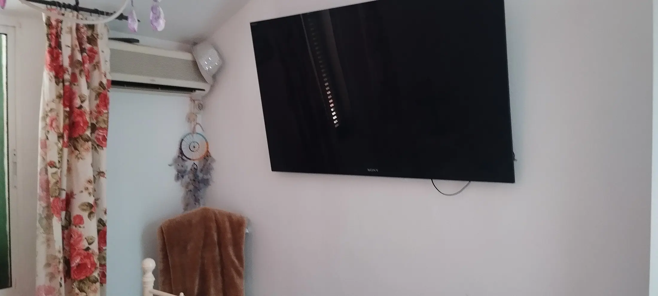 33 Umeblowany dom narożny z ogrodem i tarasem w San Fernando