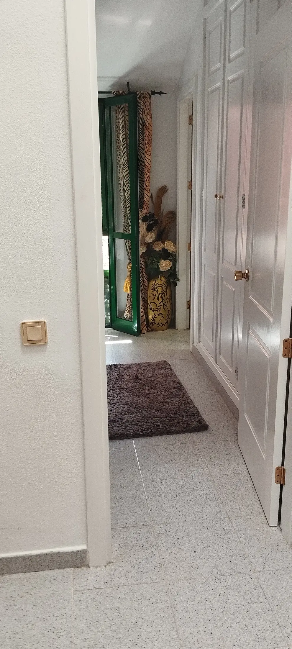 44 Umeblowany dom narożny z ogrodem i tarasem w San Fernando