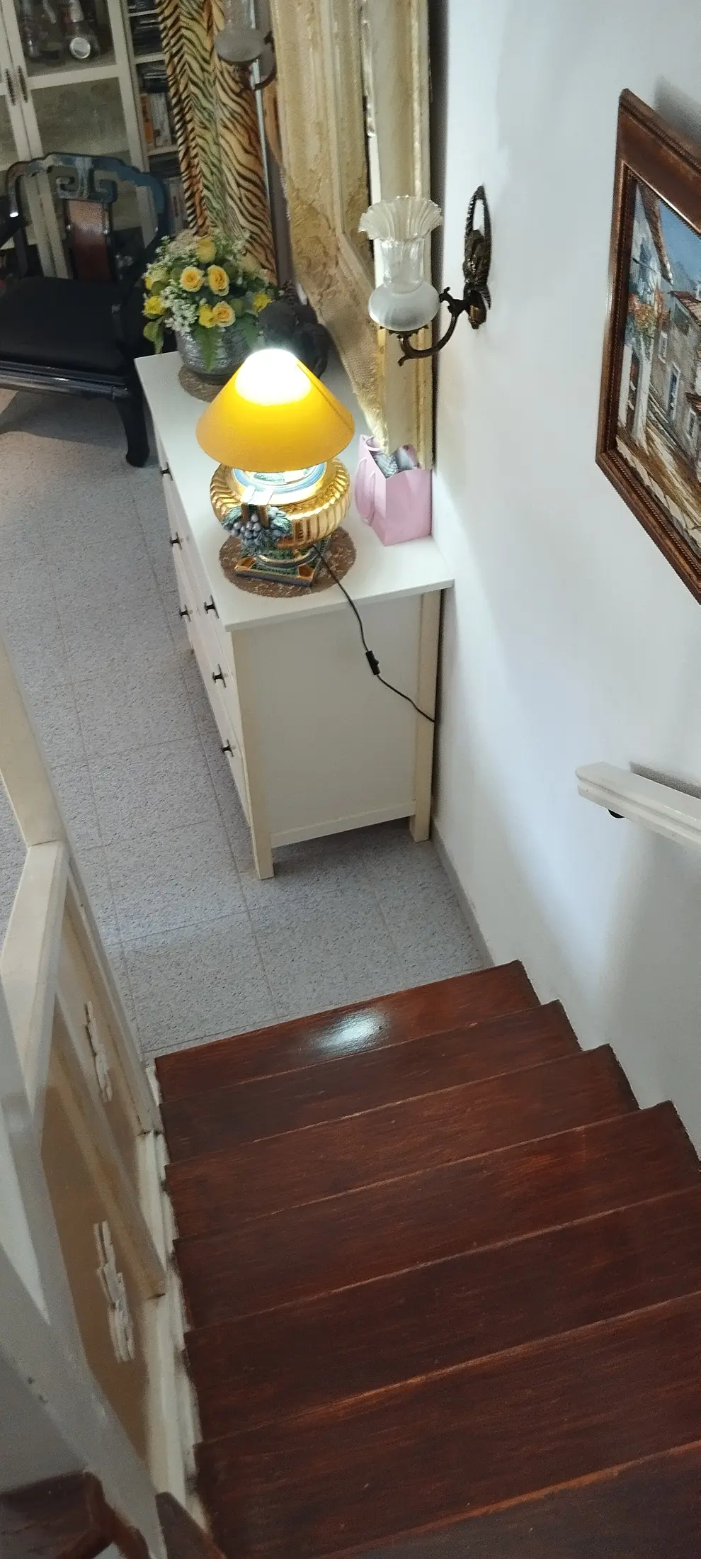 45 Umeblowany dom narożny z ogrodem i tarasem w San Fernando