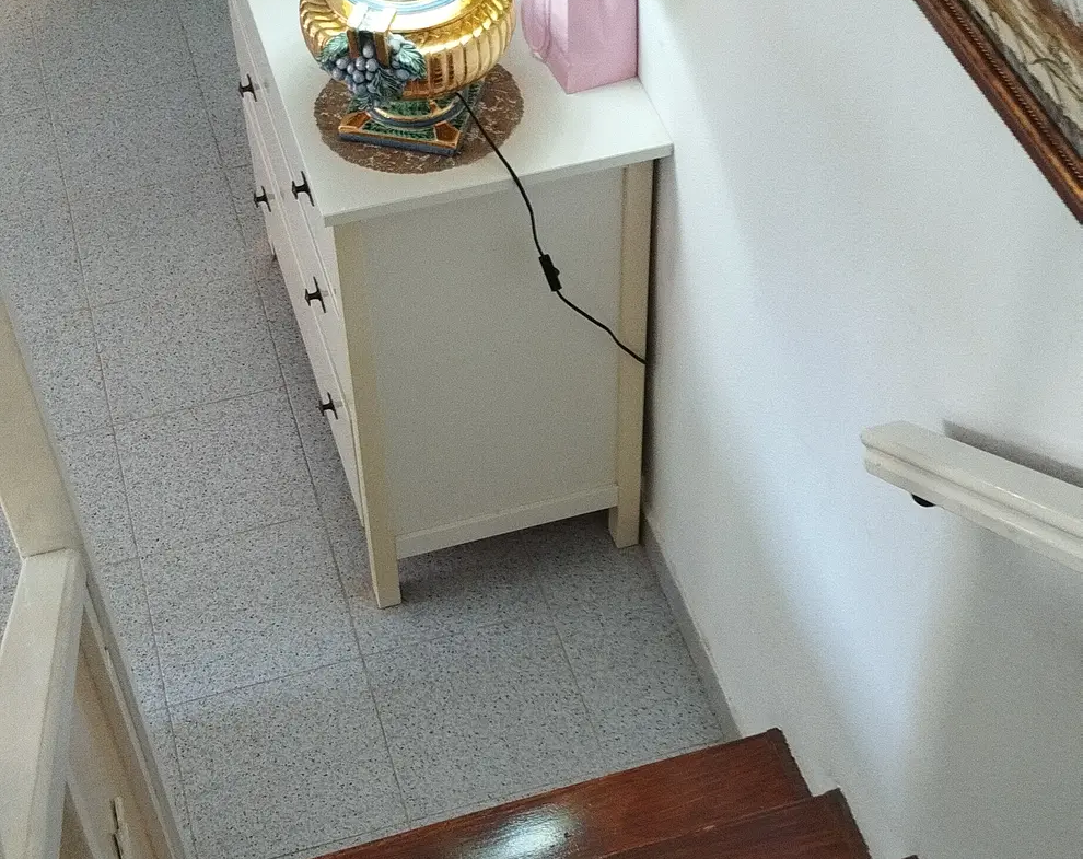 Umeblowany dom narożny z ogrodem i tarasem w San Fernando