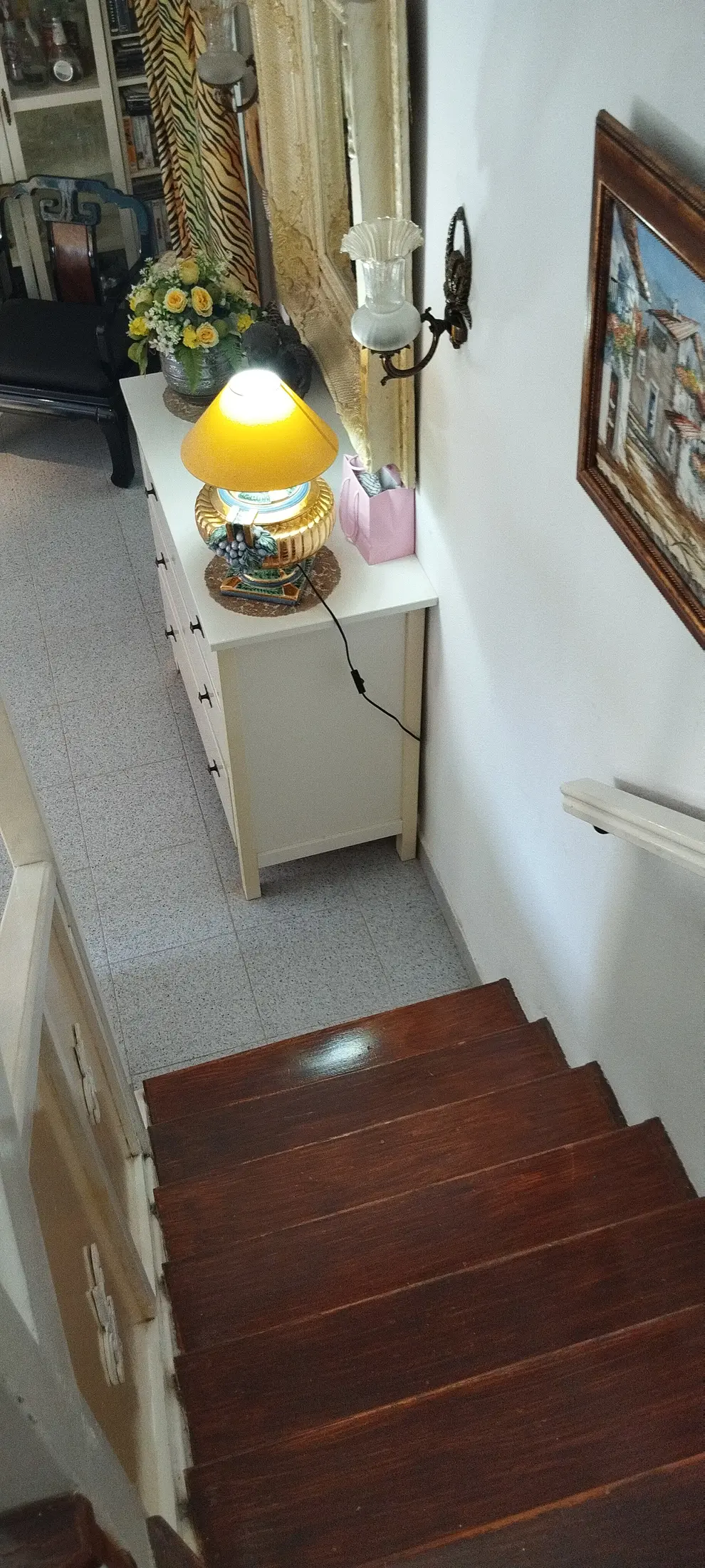 46 Umeblowany dom narożny z ogrodem i tarasem w San Fernando