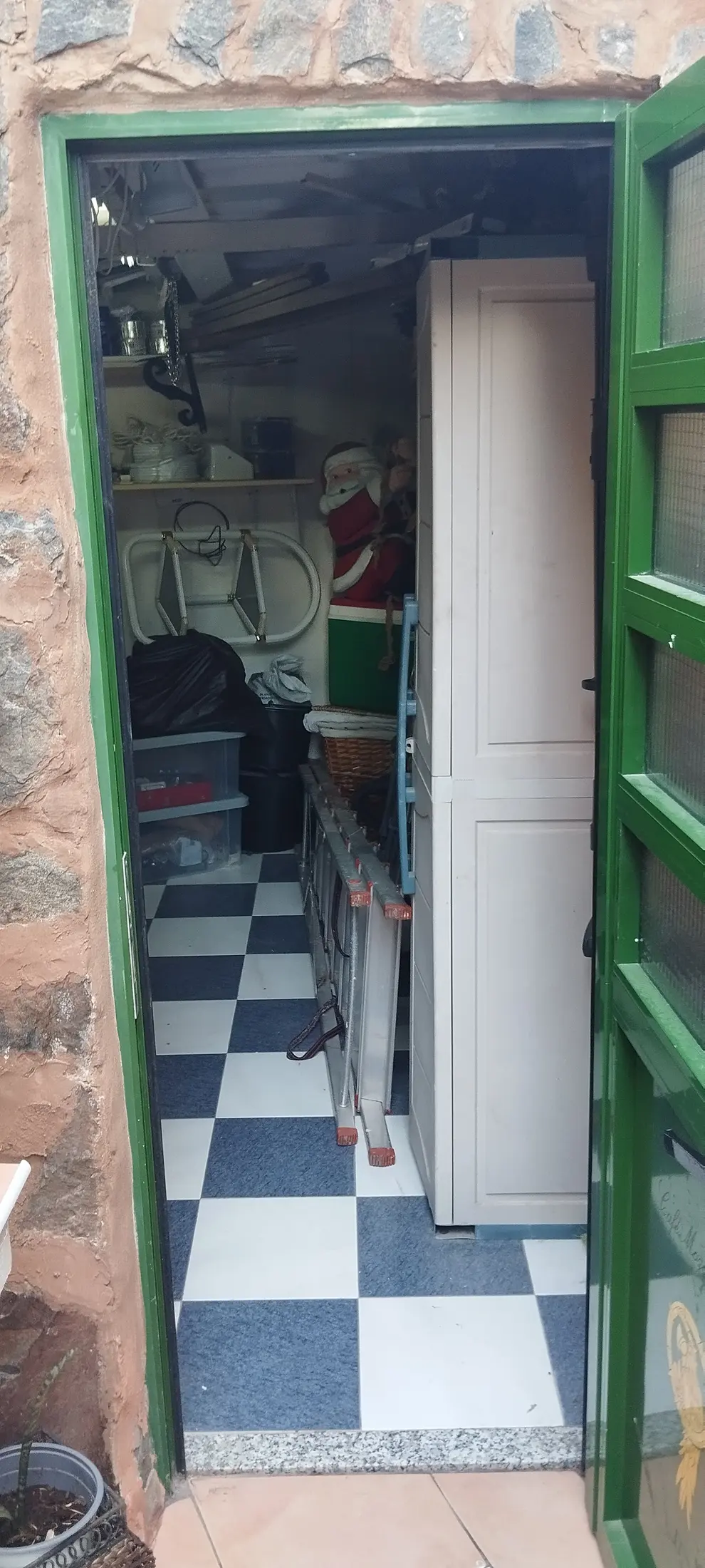 64 Umeblowany dom narożny z ogrodem i tarasem w San Fernando